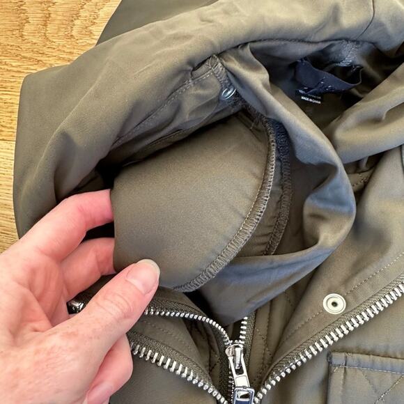 Revolve - h:ours Major Quilted Jacket in Army Green with Hood & Double Zips - Picture 8 of 11